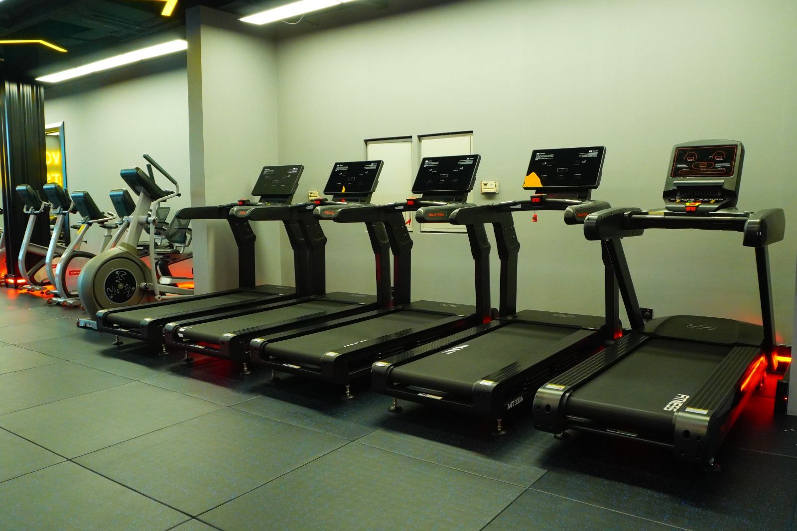 Women cardio workout at Face Off Fitness Rashidiya